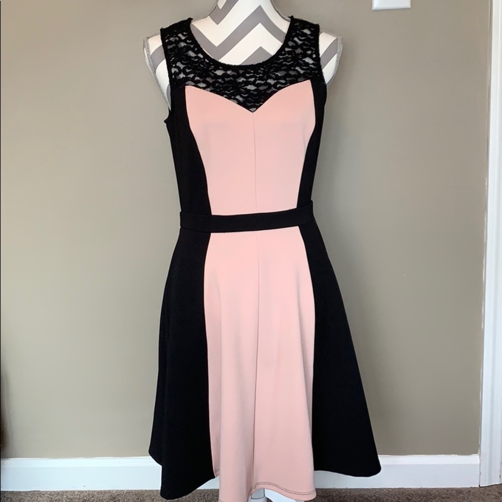 Black & Pink En Focus Studio Dress